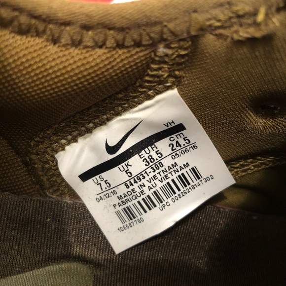 Women’s Nike Roshe Two - Picture 2 of 3